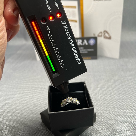 18K 3.6CT AUTHENTIC MOISSANITE 5 STONE DIAMOND RING - Picture 14 of 15